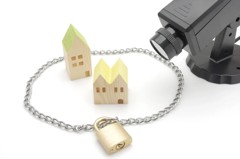 防犯性の高い家づくりのコツ！窓・玄関・外構の対策まとめ